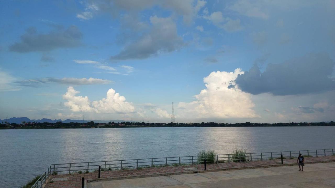 Happy Space วิลล่าทั้งหลัง 2นอน 2น้ำ ฟรี Wifi จอดรถ 那空拍侬府 外观 照片